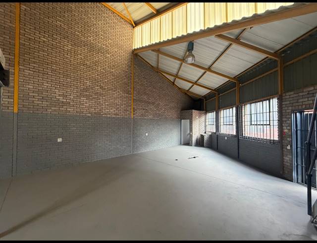 136M² WAREHOUSE TO LET IN HALFWAY HOUSE